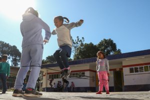 CEIM Orac&iacute;lio Costella resgata jogos e brincadeiras populares