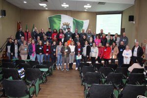 Membros do Conselho Municipal de Sa&uacute;de s&atilde;o empossados em Chapec&oacute;
