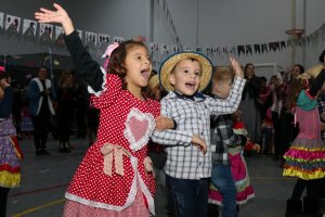 Rede Municipal de Ensino realiza Festas Juninas