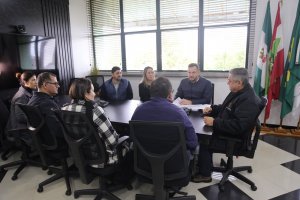 Prefeitura assina contrato de terceiriza&ccedil;&atilde;o da gest&atilde;o da UPA