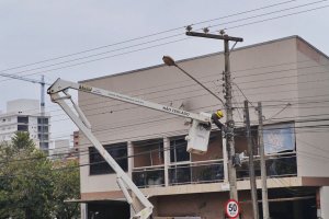 Prefeitura realiza troca de 283 luminárias de ruas por LED