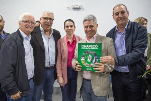 Prefeitura entrega ao Ministro da Agricultura Familiar pedidos para Chapec&oacute;
