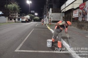 Prefeitura realiza pinturas na madrugada para n&atilde;o atrapalhar o tr&acirc;nsito