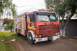 Prefeitura recebe caminhão dos Bombeiros para levar água no interior