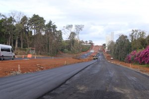 Inicia o asfaltamento do prolongamento da Sul da avenida Get&uacute;lio Vargas