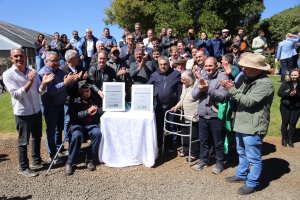 Prefeitura inaugura pavimenta&ccedil;&atilde;o rural na Linha Passo dos Ferreira