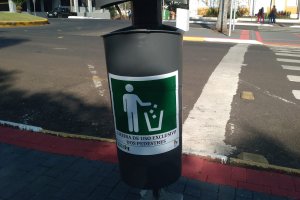 Secretaria de Servi&ccedil;os Urbanos instala papeleiras de rua