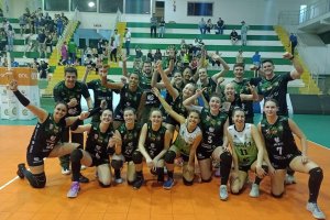 Voleibol Feminino est&aacute; na semifinal do Estadual 