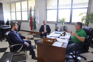 Prefeitura celebra acordos de coopera&ccedil;&atilde;o com a Pol&iacute;cia Federal para atendimento de imigrantes