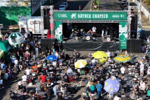 Batuca Chapec&oacute; reuniu 200 bateristas e p&uacute;blico de cinco mil pessoas