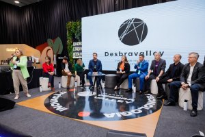 Debate sobre educação e tecnologia une reitores e diretores em Chapecó