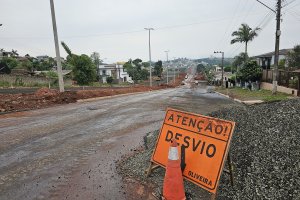 Asfalto avan&ccedil;a no prolongamento Sul da Avenida Get&uacute;lio Vargas