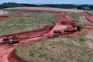 Terraplanagem da Pista do Aut&oacute;dromo Internacional de Chapec&oacute; chega em 30%