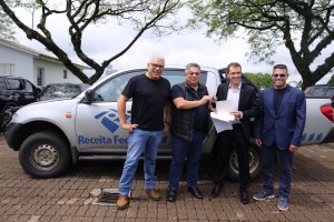 Receita Federal doa veículo para a Prefeitura de Chapecó