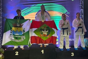 Karateca chapecoense é campeã brasileira