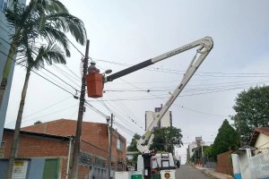 Equipes da Usina de Asfalto e Manuten&ccedil;&atilde;o El&eacute;trica da Prefeitura trabalham no domingo 