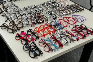 Projeto de Olho no Futuro realiza prova de óculos para beneficiar 52 pessoas em Chapecó