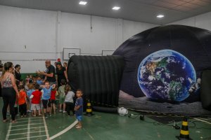 Comunidade Escolar do CEIM BB Criança conhece Planetário Móvel