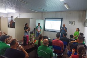 Colaboradores da Funda&ccedil;&atilde;o de Esporte recebem capacita&ccedil;&atilde;o em Libras