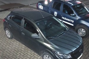 Agentes de Tr&acirc;nsito e Guarda Municipal apreendem ve&iacute;culo Clonado