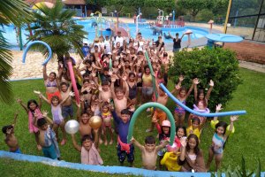 Crianças do Bormann participam de atividade festiva