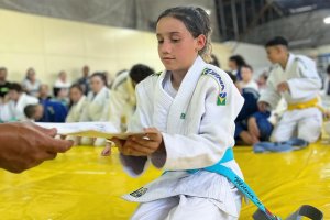 Acha Jud&ocirc; realiza troca de faixas para mais de 50 atletas