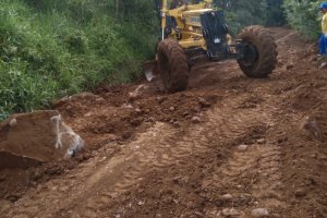 Inicia revitaliza&ccedil;&atilde;o da Estrada da Trilha do Pitoco