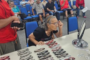 Programa de Olho no Futuro entrega 39 novos &oacute;culos para chapecoenses
