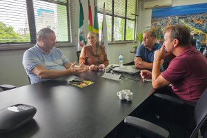 Prefeito em exerc&iacute;cio recebe visita da Deputada Daniela Reinehr