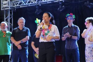 Cerca de 600 idosos participam da Festa de Carnaval em Chapec&oacute;