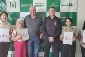 Prefeitura entrega primeiras carteiras de identificação de pessoas com Fibromialgia