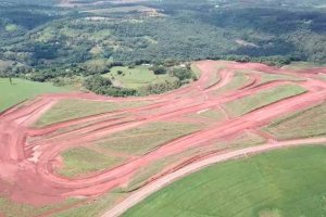 Finalizada terraplanagem da pista do Autódromo de Chapecó