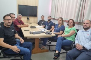 Simplifica busca experiência no Paraná para diminuir ainda mais tempo de abertura de empresas