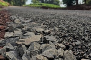 Prefeitura está pavimentando acesso da linha Batistello até a BR-282