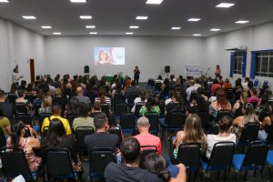 Famílias da Rede Municipal de Ensino participam de palestra em Chapecó