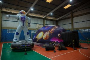 Alunos da EBM Jardim do Lago exploram planet&aacute;rio m&oacute;vel