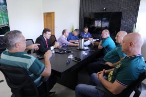 Prefeitura e Chapecoense firmam parceria para escolinha no S&atilde;o Pedro