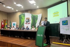 Mais 87 fam&iacute;lias recebem matr&iacute;culas imobili&aacute;rias em Chapec&oacute;