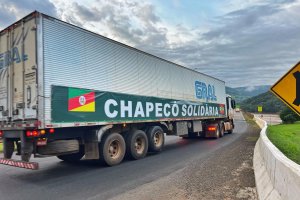 Chapec&oacute; envia novo comboio com mais de 20 caminh&otilde;es de donativos para o RS