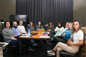 Equipe da Secretaria de Educa&ccedil;&atilde;o participa de reuni&atilde;o sobre avalia&ccedil;&atilde;o de processos educacionais