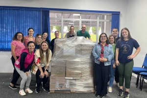 Comboio de Chapec&oacute; j&aacute; descarregou seis caminh&otilde;es e segue para Canoas/RS