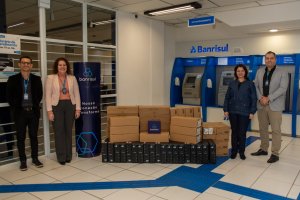 Secretaria de Educa&ccedil;&atilde;o recebe doa&ccedil;&atilde;o de Ativos Eletr&ocirc;nicos