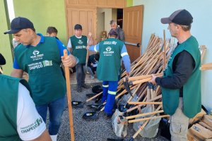 Cerca de 200 volunt&aacute;rios de Chapec&oacute; v&atilde;o trabalhar em Arroio do Meio