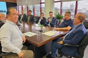 Prefeito e governador tratam de investimentos em Chapec&oacute;