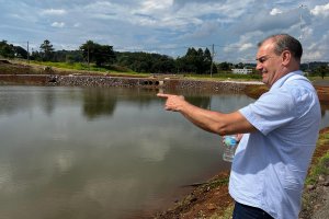 Prefeito em exerc&iacute;cio acompanha andamento de obras em Chapec&oacute;