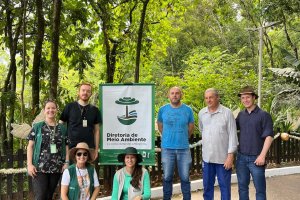 Prefeitura realiza plantio de mudas de árvores nativas no Ecoparque