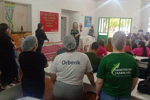 Secretaria da Família promove encontro com os profissionais dos Centros de Convivência