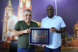 Prefeito de Chapec&oacute; recebe t&iacute;tulo de cidad&atilde;o jaguarunense