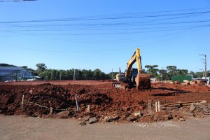 Prefeitura realiza terraplanagem para a constru&ccedil;&atilde;o do novo pavilh&atilde;o III da Efapi