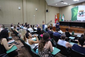 Secretaria de Sa&uacute;de re&uacute;ne coordenadores e entrega equipamentos de teste para Dengue